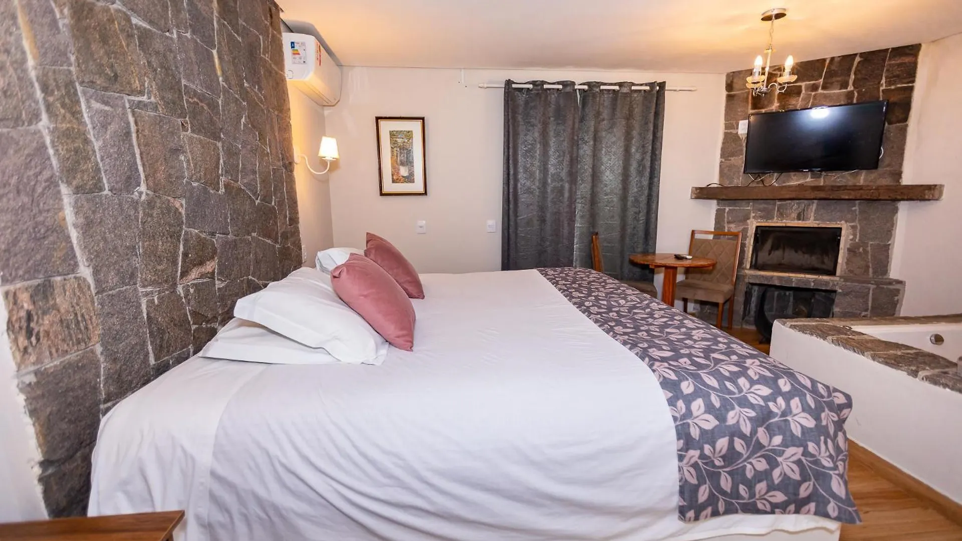 Suites E Chales Com Hidro Lareira E Ar Condicionado Villa Hegus Campos do Jordao
