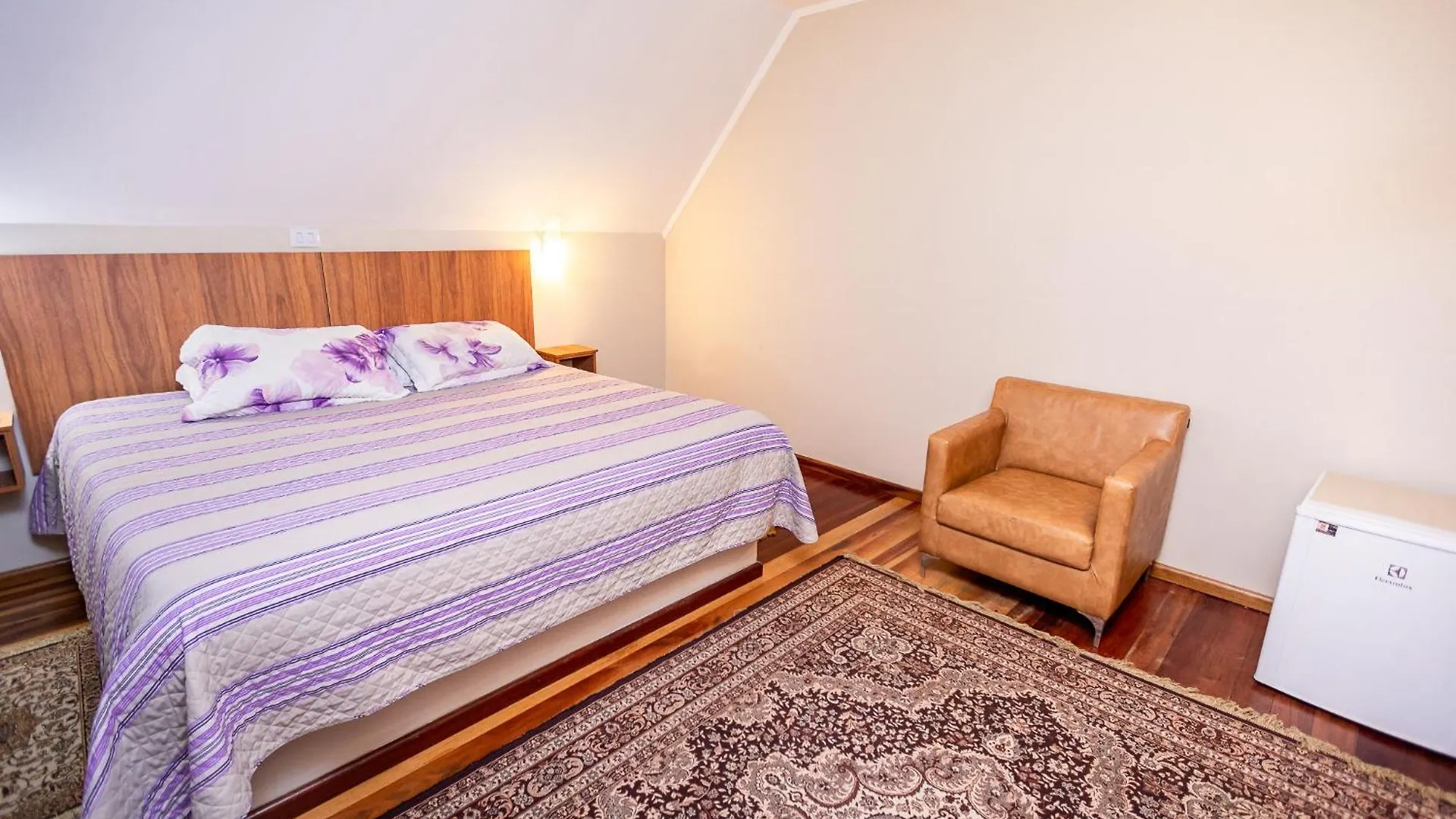 Suites E Chales Com Hidro Lareira E Ar Condicionado Villa Hegus Campos do Jordao Inn