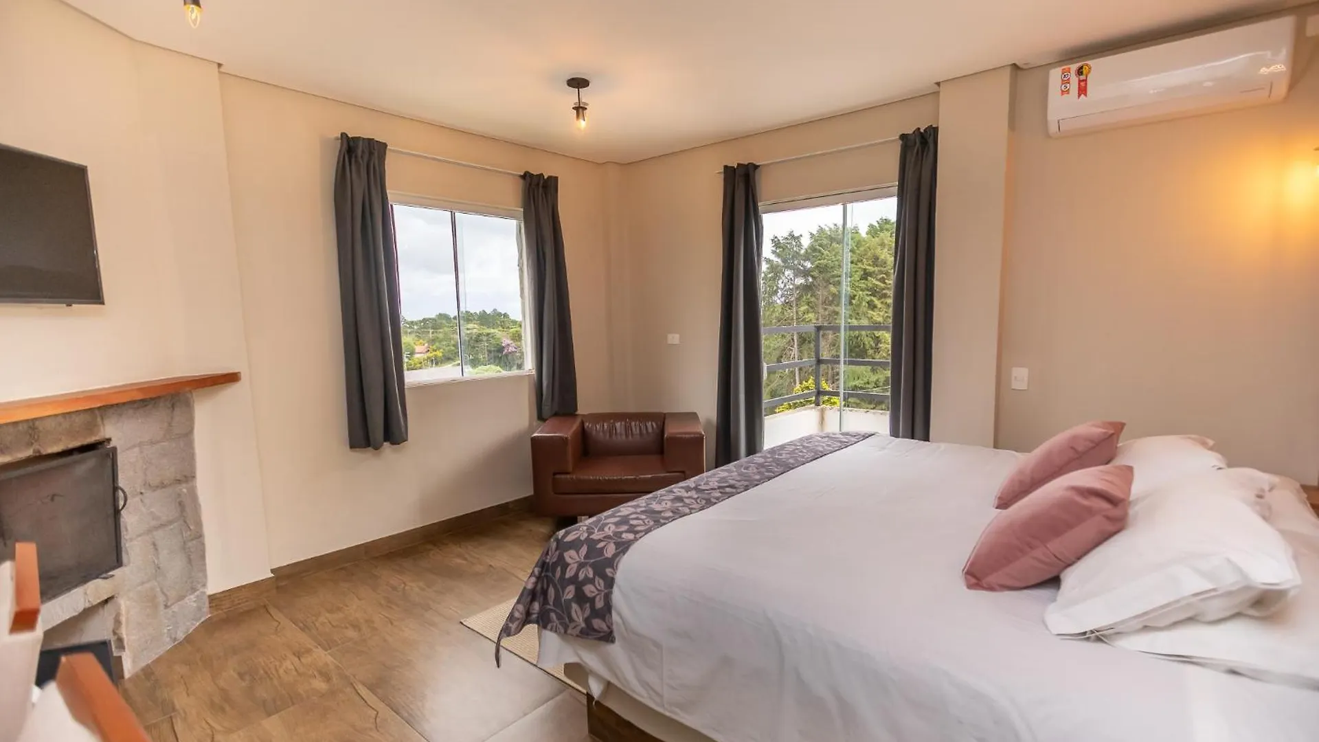 Suites E Chales Com Hidro Lareira E Ar Condicionado Villa Hegus Campos do Jordao Inn