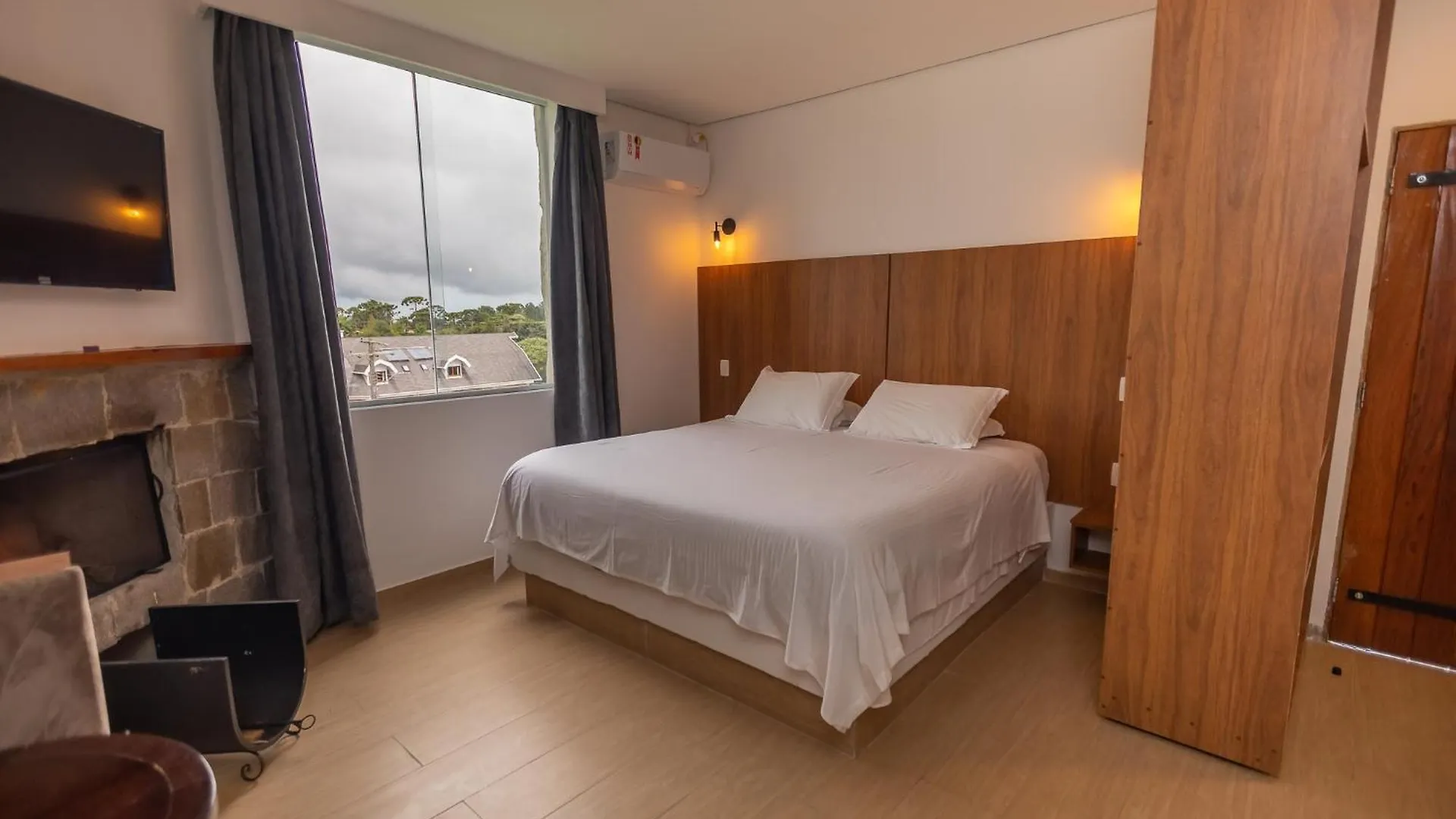 Suites E Chales Com Hidro Lareira E Ar Condicionado Villa Hegus Campos do Jordao Brazil