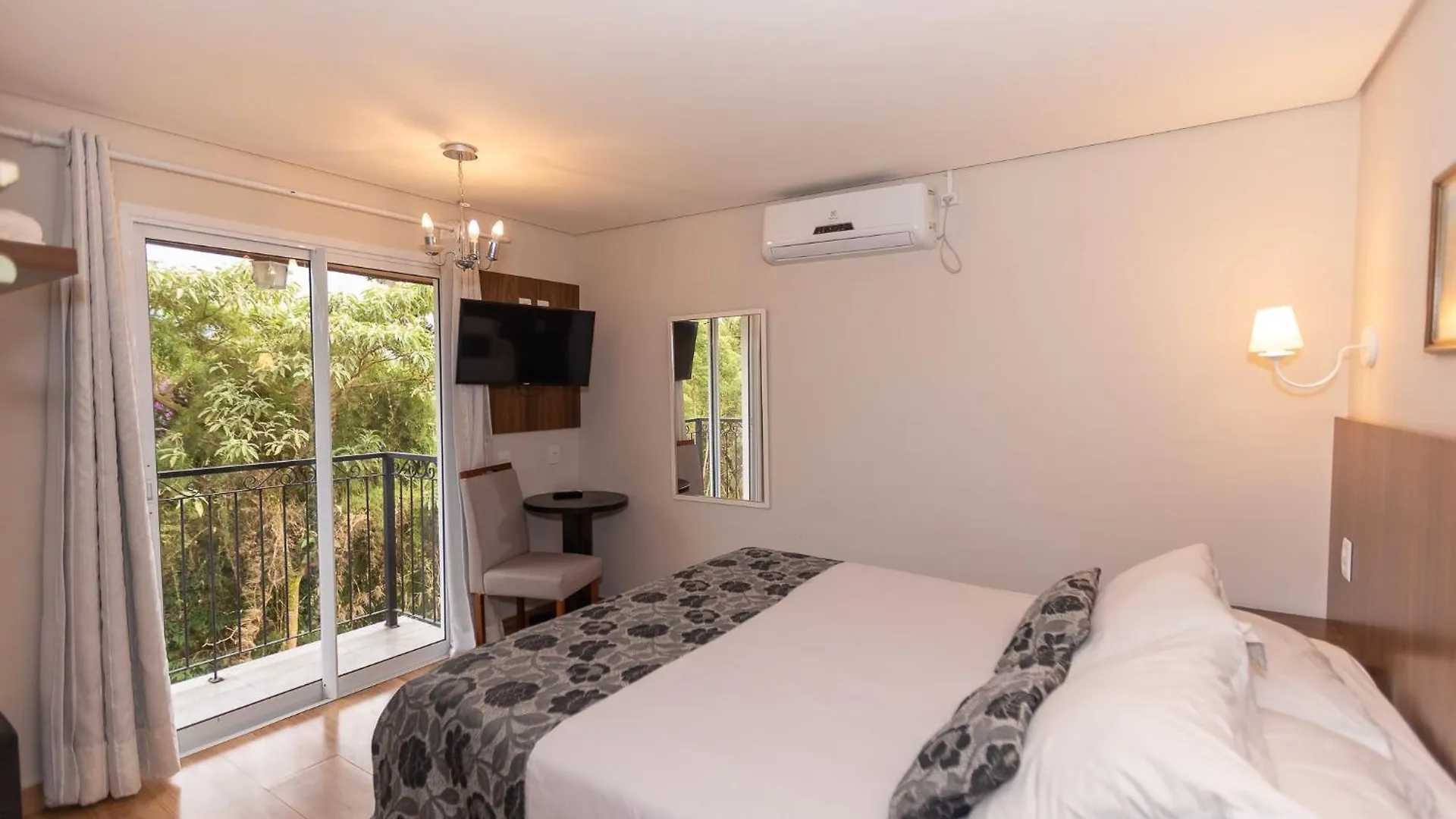 Suites E Chales Com Hidro Lareira E Ar Condicionado Villa Hegus Campos do Jordao