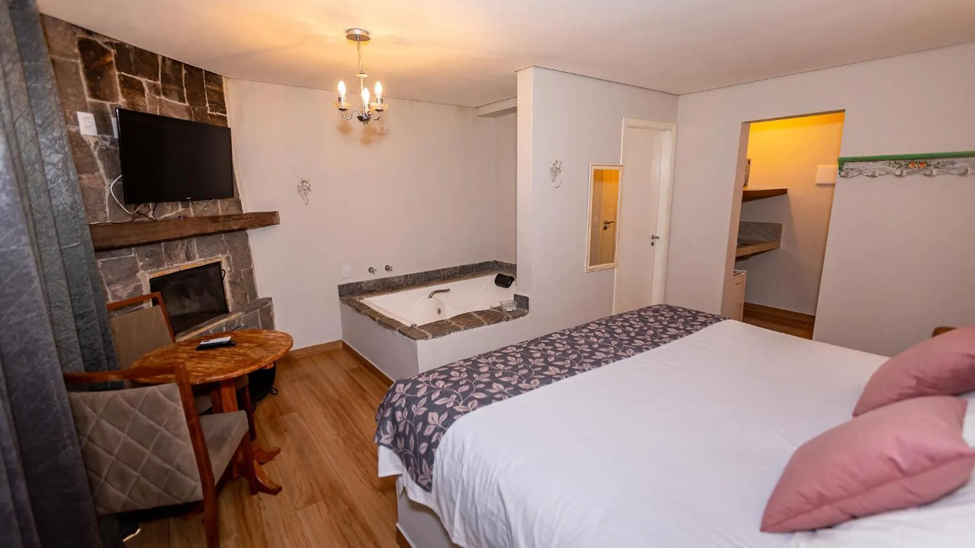 Suites E Chales Com Hidro Lareira E Ar Condicionado Villa Hegus Campos do Jordao Inn