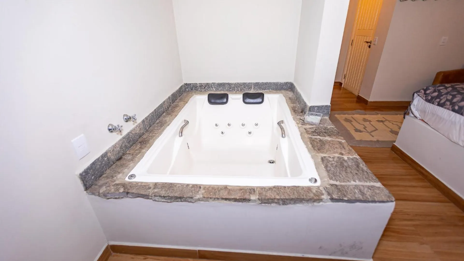 Inn Suites E Chales Com Hidro Lareira E Ar Condicionado Villa Hegus Campos do Jordao