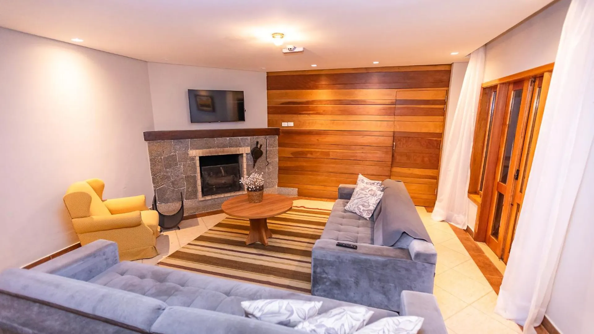 Inn Suites E Chales Com Hidro Lareira E Ar Condicionado Villa Hegus Campos do Jordao